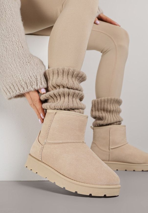 Born2be - Beżowe Wsuwane Śniegowce do Kostki z Imitacji Zamszu Atuvitta. Okazja: na co dzień. Zapięcie: bez zapięcia. Kolor: beżowy. Materiał: zamsz. Styl: casual