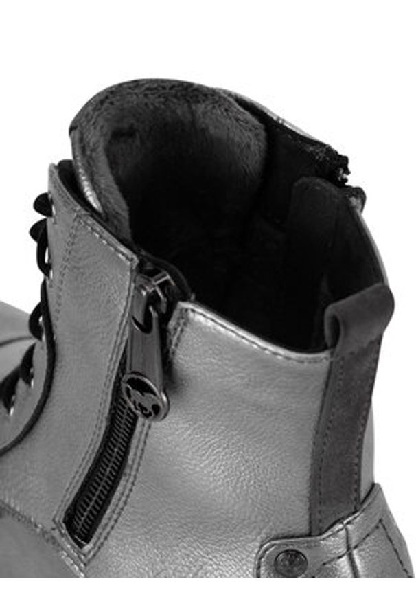 Mustang Botki 1229-513 Srebrny. Kolor: srebrny. Materiał: materiał