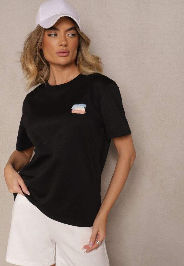 Renee - Czarny T-shirt Basic z Małym Nadrukiem Tenmira. Okazja: na co dzień. Kolor: czarny. Wzór: nadruk. Styl: casual