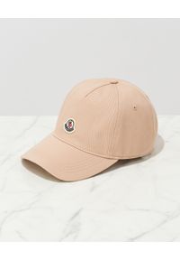 MONCLER - Różowa czapka z logo. Kolor: różowy, wielokolorowy, fioletowy. Materiał: bawełna. Wzór: aplikacja, haft #2