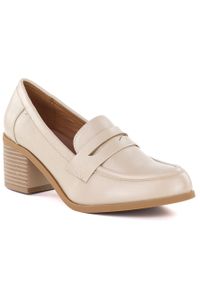 Półbuty damskie lordsy na obcasie beżowe M.Daszyński MR2201D-3A. Kolor: beżowy. Materiał: skóra ekologiczna. Obcas: na obcasie. Styl: elegancki. Wysokość obcasa: średni #1