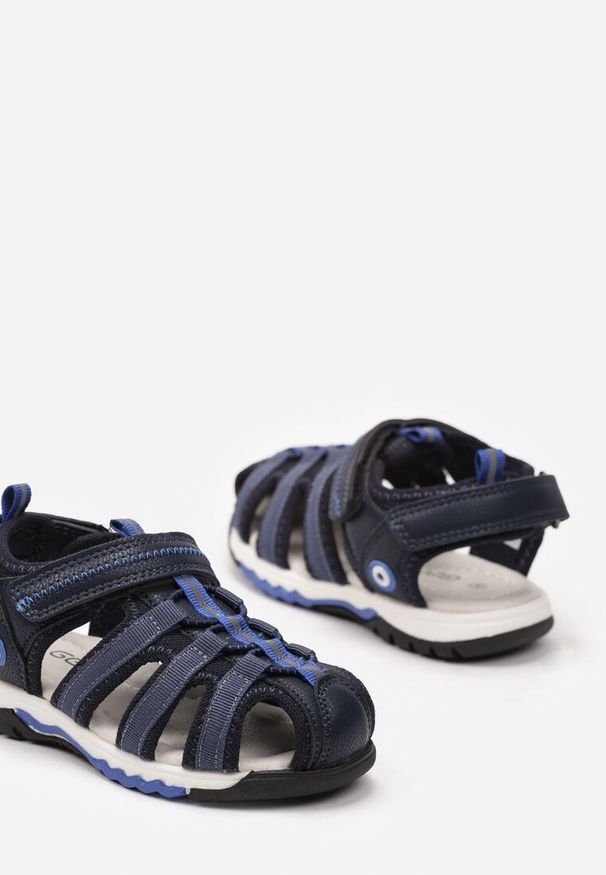 Born2be - Niebieskie Sandały Sportowe Typu Gladiatorki Z Odblaskami i Rzepem Staranie. Zapięcie: rzepy. Kolor: niebieski. Materiał: jeans. Wzór: aplikacja. Sezon: wiosna, lato. Styl: sportowy