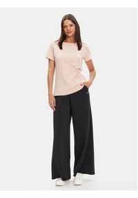 Guess T-Shirt V4YI09 J1314 Różowy Regular Fit. Kolor: różowy. Materiał: bawełna