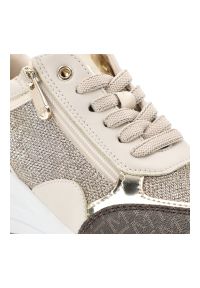 Beżowe Sneakersy Marco Tozzi Modne Obuwie Damskie Na Koturnie. Okazja: na co dzień. Zapięcie: zamek. Kolor: beżowy. Materiał: jeans, materiał. Szerokość cholewki: normalna. Obcas: na koturnie. Styl: casual, elegancki