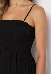 Born2be - Czarna Bawełniana Sukienka na Ramiączkach z Marszczonym Dekoltem Krisele. Okazja: na co dzień, na randkę, na spacer. Kolor: czarny. Materiał: bawełna. Długość rękawa: na ramiączkach. Sezon: lato. Typ sukienki: proste. Styl: casual #6