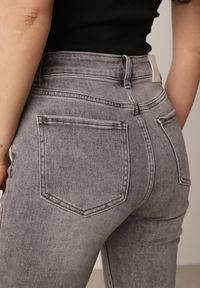 Born2be - Szare Jeansy Dzwony z Regularnym Stanem z Bawełną i Domieszką Wiskozy Peigenia. Okazja: do pracy, na co dzień. Kolor: szary. Sezon: lato. Styl: retro, klasyczny, casual, wizytowy #5