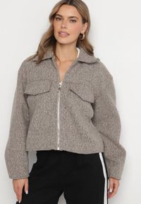 Born2be - Brązowa Pudełkowa Kurtka z Kołnierzykiem i Kieszeniami o Krótkim Fasonie Neliella. Okazja: na co dzień. Kolor: brązowy. Materiał: jeans. Długość: krótkie. Styl: casual, elegancki #3