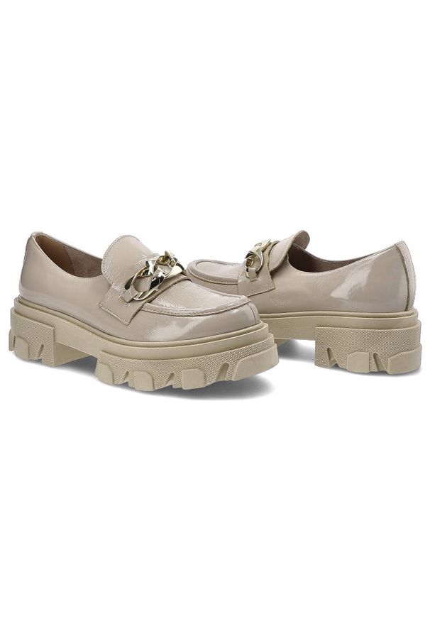 Półbuty damskie Lemar, naturalna skóra lakierowana wsuwana cholewka z ozdobnym łańcuchem masywna konstrukcja podwyższona podeszwa z wyraźnym bieżniki. Okazja: na co dzień. Kolor: beżowy. Materiał: skóra, lakier. Szerokość cholewki: normalna. Styl: casual, elegancki