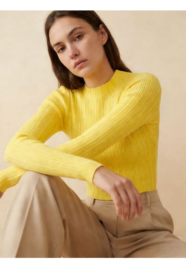 Sinsay - Prążkowany golf - żółty. Typ kołnierza: golf. Kolor: żółty. Materiał: prążkowany