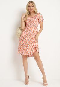 Born2be - Pomarańczowa Wiskozowa Sukienka Hiszpanka o Rozkloszowanym Kroju z Marszczonym Dekoltem Otlea. Okazja: na co dzień. Typ kołnierza: dekolt hiszpanka. Kolor: pomarańczowy. Materiał: wiskoza. Długość rękawa: krótki rękaw. Sezon: lato. Styl: boho, casual #7
