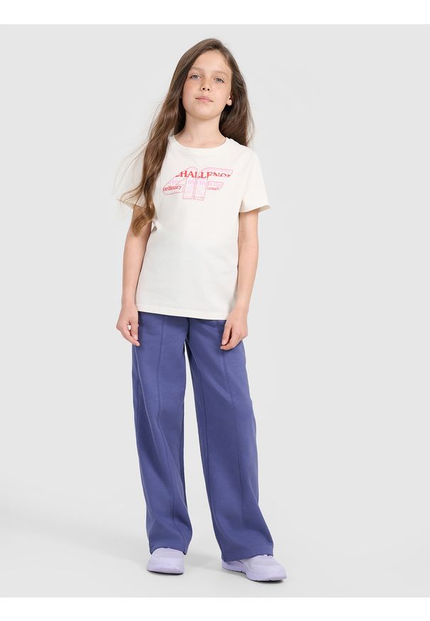 4f - 4F T-shirt regular z nadrukiem dziewczęcy - biały 164 (13-14 lat). Okazja: na co dzień. Kolor: biały. Materiał: bawełna, materiał, jersey. Długość rękawa: krótki rękaw. Długość: krótkie. Wzór: nadruk. Sezon: lato. Styl: młodzieżowy, klasyczny, casual, sportowy