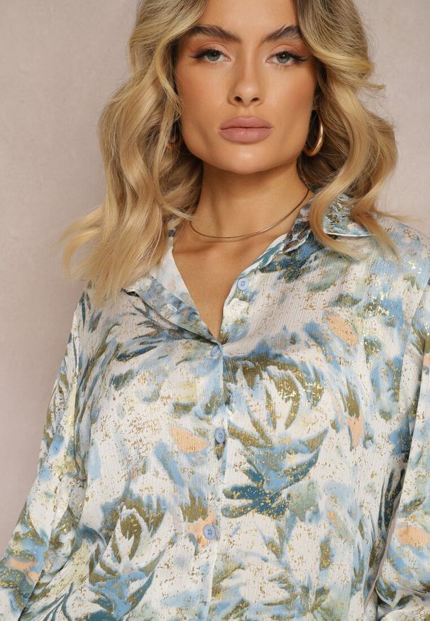 Renee - Niebiesko-Beżowa Koszula z Guzikami i Nadrukiem z Metalicznym Połyskiem Crimalia. Okazja: na co dzień. Kolor: niebieski. Materiał: jeans. Wzór: nadruk. Sezon: wiosna. Styl: casual
