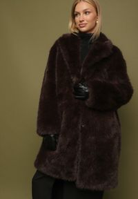 Born2be - Brązowy Płaszcz Futerko o Długim Kroju Otirena. Okazja: na co dzień. Kolor: brązowy. Materiał: futro. Długość: długie. Styl: casual, elegancki #2