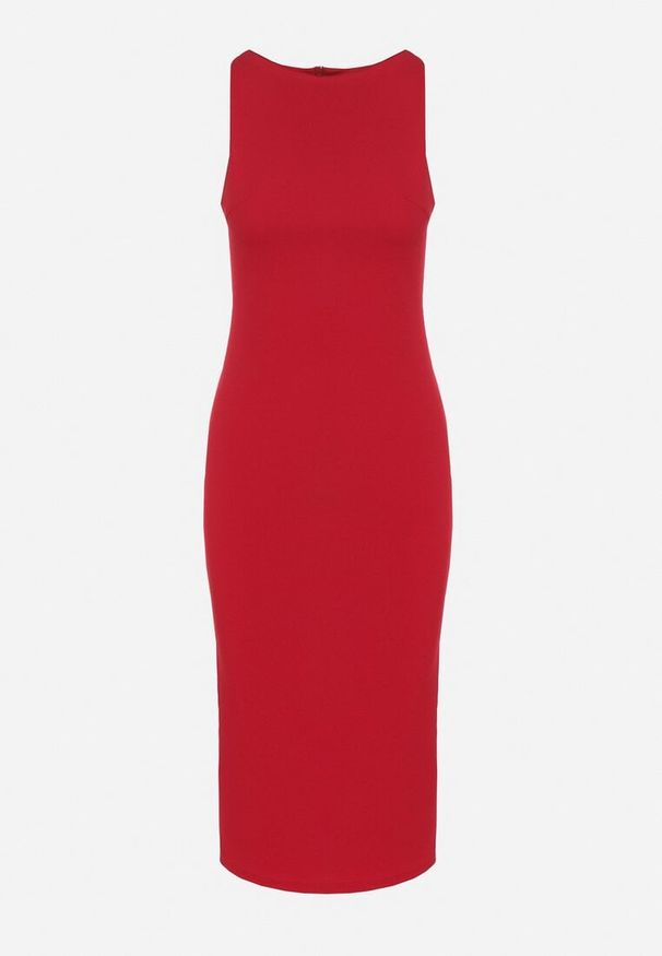 Born2be - Czerwona Sukienka z Wiskozą o Dopasowanym Kroju z Rozcięciem z Tyłu Denama. Okazja: na co dzień. Kolor: czerwony. Materiał: wiskoza. Styl: klasyczny, elegancki, casual