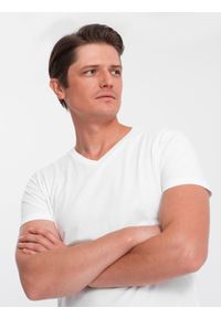 Ombre Clothing - Klasyczna męska bawełniana koszulka z dekoltem w serek BASIC - biała V4 - Rozmiar: L. Typ kołnierza: dekolt w serek. Kolor: biały. Materiał: bawełna. Styl: klasyczny #1