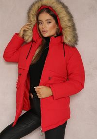 Renee - Czerwona Kurtka Parka z Odpinanym Kapturem i Futerkiem Veazee. Okazja: na co dzień. Kolor: czerwony. Materiał: futro. Sezon: zima. Styl: klasyczny, casual, elegancki