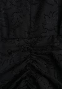 Born2be - Czarna Sukienka Mini z Tkaniny Plumeti z Marszczeniem Werenia. Okazja: na co dzień. Typ kołnierza: dekolt w kształcie V. Kolor: czarny. Materiał: tkanina. Styl: casual, klasyczny, elegancki. Długość: mini #3