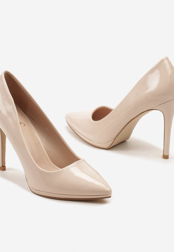 Renee - Beżowe Wysokie Szpilki z Lakierowanej Imitacji Skóry Banesi. Okazja: na imprezę. Kolor: beżowy. Materiał: lakier, skóra. Obcas: na szpilce. Styl: elegancki. Wysokość obcasa: średni