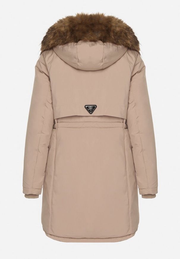 Born2be - Beżowa Casualowa Kurtka Parka z Kapturem z Futerkiem Nallorea. Okazja: na co dzień. Typ kołnierza: kaptur. Kolor: beżowy. Materiał: futro. Styl: casual