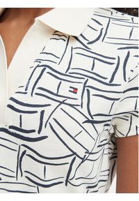 TOMMY HILFIGER - Tommy Hilfiger Sukienka codzienna 1985 Pique WW0WW49719 Beżowy jasny Regular Fit. Okazja: na co dzień. Kolor: beżowy. Materiał: bawełna. Typ sukienki: proste. Styl: casual #4