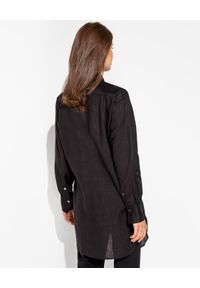 MALIPARMI - Czarna koszula z cekinami. Kolor: czarny. Materiał: materiał, len. Długość: długie. Wzór: aplikacja. Styl: klasyczny, wakacyjny