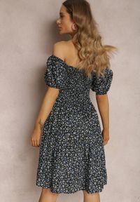 Renee - Czarna Sukienka z Wiskozy Hermamia. Typ kołnierza: dekolt hiszpanka. Kolor: czarny. Materiał: wiskoza. Długość rękawa: krótki rękaw. Wzór: kwiaty. Sezon: lato. Długość: mini #4