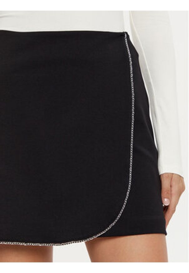 Guess Spódnica mini W5RD85 KCMU2 Czarny Regular Fit. Kolor: czarny. Materiał: syntetyk