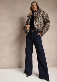 Renee - Granatowe Jeansy z Bawełną o Szerokim Kroju High Waist z Kieszeniami Cargo Phirinna. Okazja: na co dzień. Stan: podwyższony. Kolor: niebieski. Wzór: moro. Styl: casual, elegancki, militarny