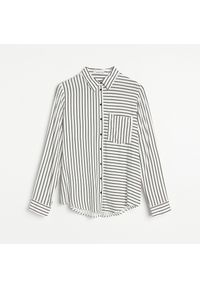 Reserved - Wiskozowa koszula w paski - Czarny. Kolor: czarny. Materiał: wiskoza. Wzór: paski #1