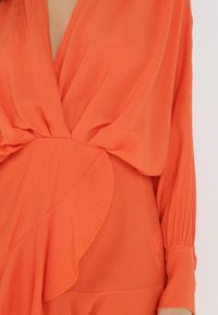 Born2be - Pomarańczowa Sukienka Appobe. Okazja: na imprezę. Typ kołnierza: dekolt w serek. Kolor: pomarańczowy. Materiał: tkanina, wiskoza. Wzór: aplikacja. Typ sukienki: kopertowe. Długość: mini #6
