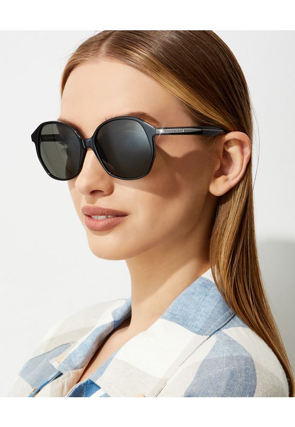 Balenciaga - BALENCIAGA - Okrągłe okulary przeciwsłoneczne. Kształt: okrągłe. Kolor: czarny