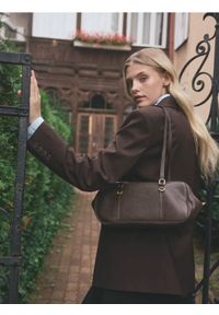 Reserved - Torebka na ramię - brązowy. Kolor: brązowy. Materiał: skórzane. Rodzaj torebki: na ramię #1