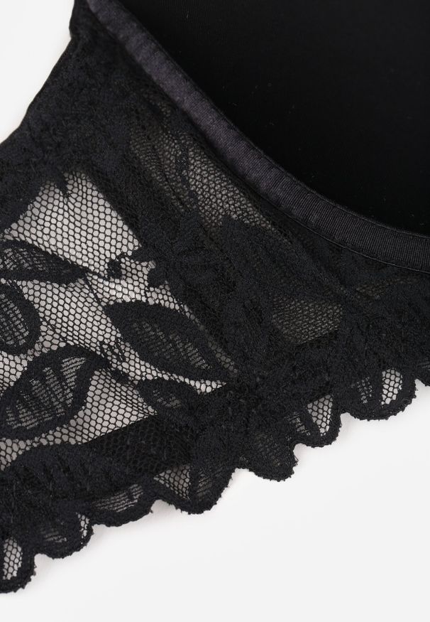 Born2be - Czarny Biustonosz Push-Up z Koronkowym Paskiem Sarolin. Kolor: czarny. Materiał: koronka. Rodzaj stanika: push-up