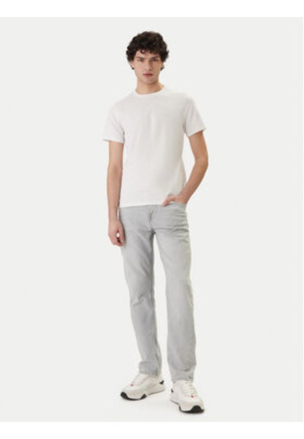 Guess T-Shirt M4GI70 KC9X0 Biały Slim Fit. Kolor: biały. Materiał: bawełna