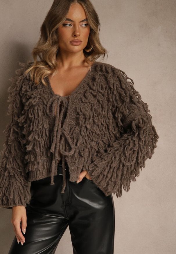 Renee - Jasnobrązowy Kardigan z Wiązaniem i Frędzlami z Domieszką Wełny i Wiskozy Tiseana. Okazja: na co dzień. Typ kołnierza: dekolt w serek. Kolor: brązowy. Materiał: wełna, wiskoza. Styl: casual