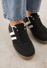 Renee - Czarne Sneakersy Typu Klasyczne Tenisówki Kilice. Okazja: na co dzień, na randkę. Kolor: czarny. Materiał: satyna, koronka #3