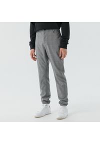 Cropp - Spodnie chino w kratę - Jasny szary. Kolor: szary. Materiał: tkanina, włókno, wiskoza #1