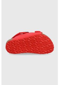 Birkenstock sandały dziecięce kolor czerwony. Zapięcie: klamry. Kolor: czerwony. Materiał: materiał, guma. Wzór: gładki #3