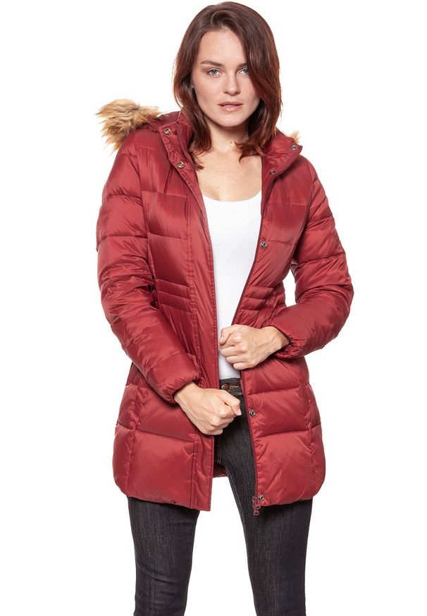 Wrangler - DAMSKA KURTKA ZIMOWA WRANGLER LONG PUFFER SYRAH RED W4105V5S6. Materiał: puch, futro. Sezon: zima