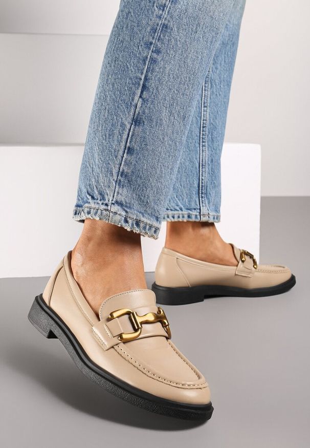 Born2be - Beżowe Płaskie Mokasyny z Ozdobną Klamrą Labina. Zapięcie: klamry. Kolor: beżowy. Materiał: jeans. Sezon: wiosna, jesień. Styl: elegancki