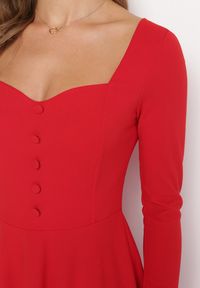 Born2be - Czerwona Rozkloszowana Sukienka Midi z Ozdobnymi Guzikami Aramita. Kolor: czerwony. Długość rękawa: długi rękaw. Wzór: aplikacja. Długość: midi #5