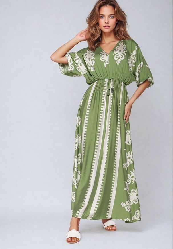 Born2be - Zielona Bawełniana Sukienka o Taliowanym Kroju z Gumką w Pasie Rivanue. Typ kołnierza: dekolt w kształcie V. Kolor: zielony. Materiał: bawełna. Długość rękawa: krótki rękaw