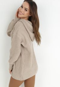 Born2be - Ciemnobeżowy Sweter Oversize z Kapturem Ori. Typ kołnierza: kaptur. Kolor: beżowy. Materiał: materiał. Sezon: zima