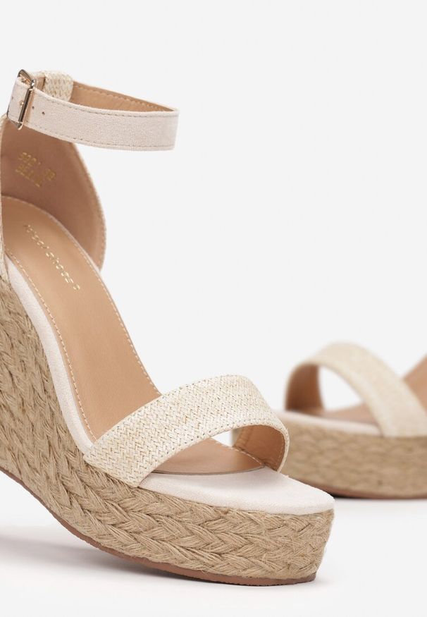 Born2be - Jasnobeżowe Sandały na Koturnie i Platformie ze Sznurka Jutowego Ignie. Okazja: na co dzień, na spacer. Zapięcie: sprzączka, pasek. Kolor: beżowy. Wzór: kwiaty. Sezon: wiosna, lato. Obcas: na koturnie. Styl: casual. Wysokość obcasa: średni