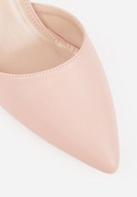 Renee - Różowe Czółenka Canena. Nosek buta: szpiczasty. Zapięcie: pasek. Kolor: różowy. Wzór: gładki, jednolity. Obcas: na obcasie. Styl: elegancki. Wysokość obcasa: średni #5