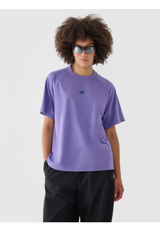 4f - 4F T-shirt oversize z nadrukiem damski - fioletowy L. Okazja: na co dzień. Kolor: fioletowy. Materiał: dzianina, bawełna, jersey. Długość rękawa: raglanowy rękaw. Wzór: nadruk. Styl: klasyczny, sportowy, casual