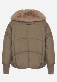 Born2be - Ciemnozielona Puchowa Kurtka Pikowana z Futrzanym Kołnierzem Lanivela. Okazja: na spotkanie biznesowe, do pracy, na co dzień. Kolekcja: plus size. Kolor: zielony. Materiał: puch, futro. Styl: biznesowy, casual #3