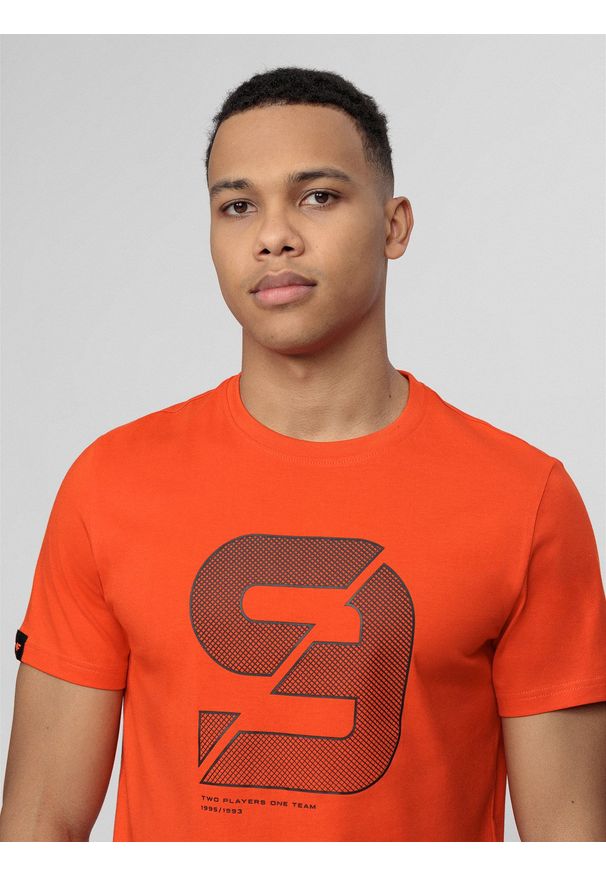 4f - T-shirt męski Wilfredo Leon x 4F. Kolor: pomarańczowy. Materiał: bawełna, dzianina. Wzór: nadruk