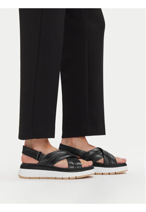 Clarks Sandały Tuscan Cross 26182233 Czarny. Kolor: czarny. Materiał: skóra