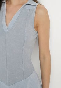 Born2be - Jasnoniebieska Bawełniana Rozkloszowana Sukienka z Dekoltem w Serek Siliorea. Okazja: na co dzień. Typ kołnierza: dekolt w serek. Kolor: niebieski. Materiał: bawełna. Typ sukienki: rozkloszowane. Styl: wizytowy, casual, elegancki #4